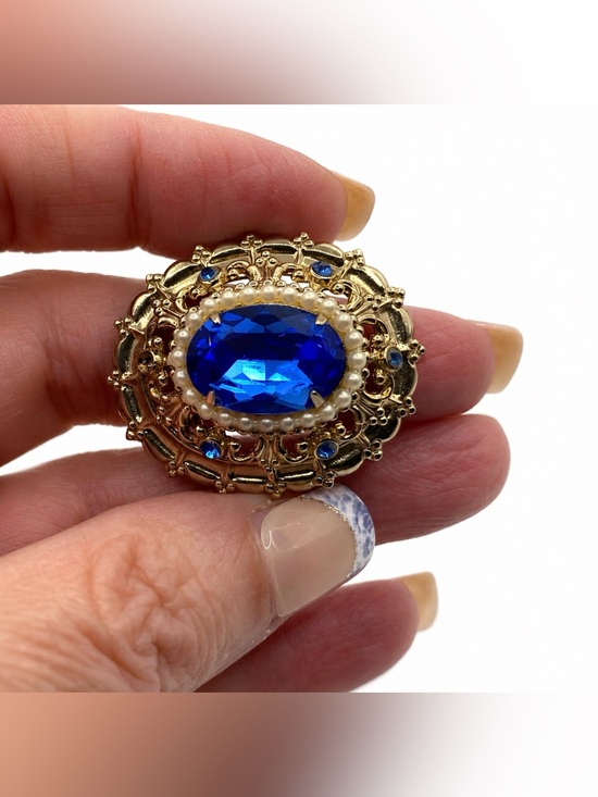 Coro Pegasus Jewelry - Coro Pegasus Oval Royal Blue Rhinestone Fantasy Brooch